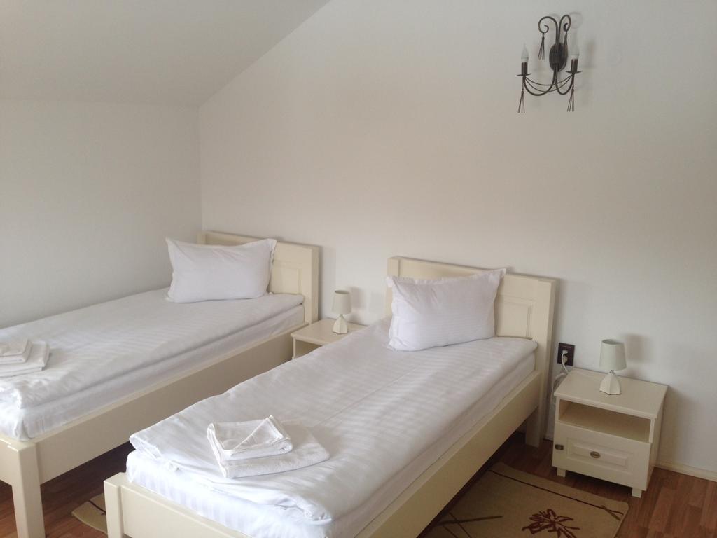 Casa Craiova Nuova Hotel Екстериор снимка